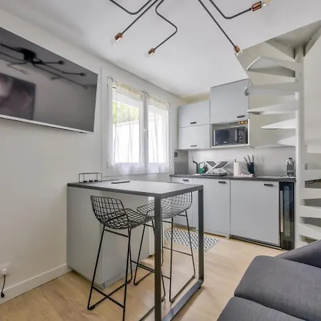 Appartement Duplex Moderne à 500m Des Champs-elysées *