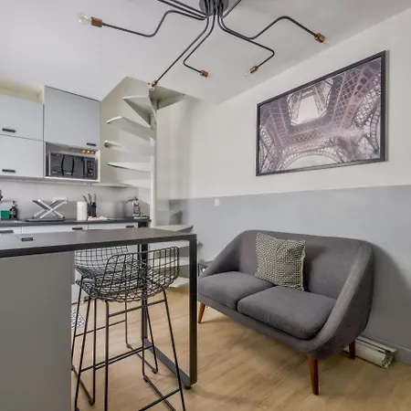 Appartement Duplex Moderne à 500m Des Champs-elysées *